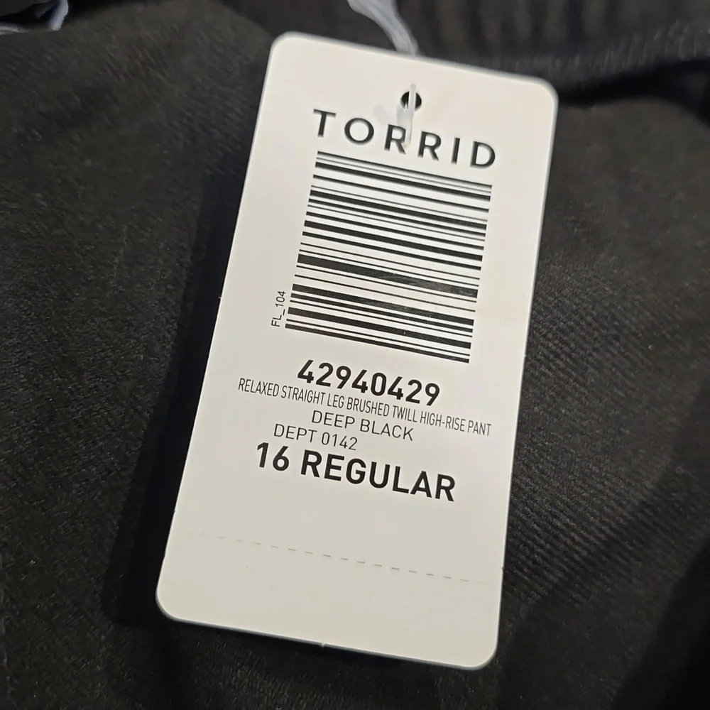 Torrid - Relaxed Straight Leg Brushed Twill High-Rise Pant in Deep Black​​​​ - Picture 7 of 11